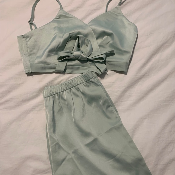 Two piece set - Picture 4 of 5